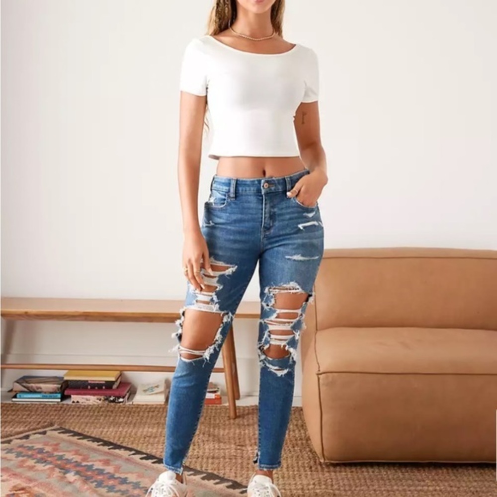 American Eagle Next Level Stretch Distressed Jeans - Size 6 Short